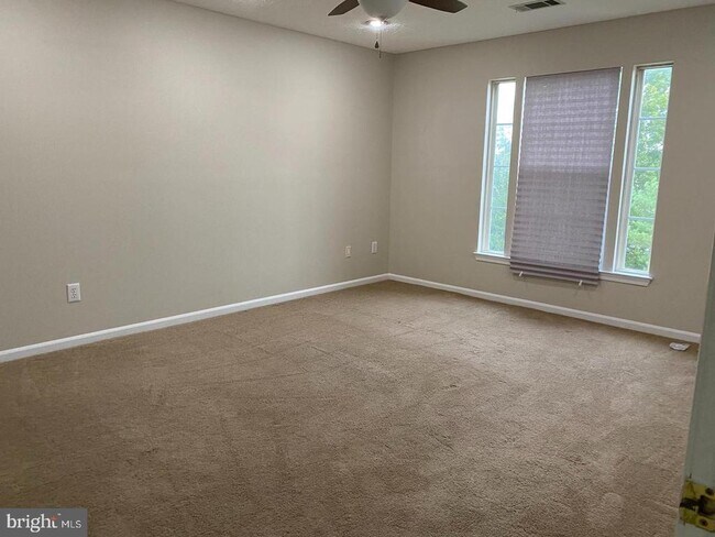 Building Photo - 23 Laurel Path Ct