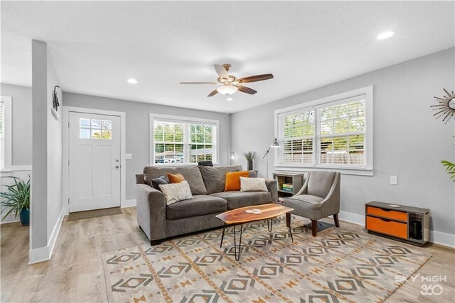 Building Photo - 1305 SE Benton St