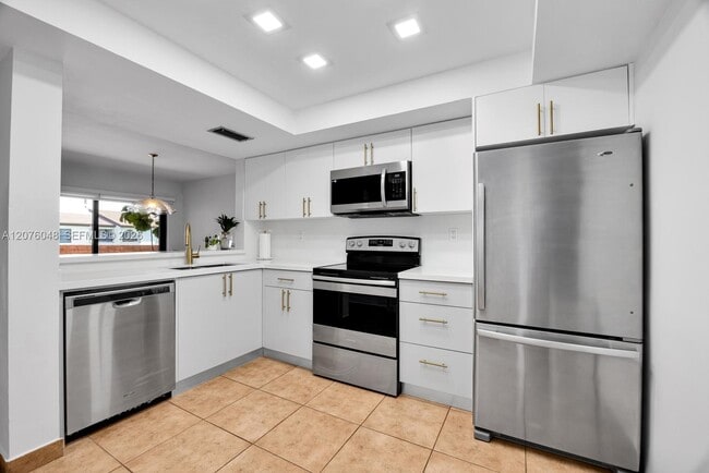 Building Photo - 9280 SW 123rd Ct