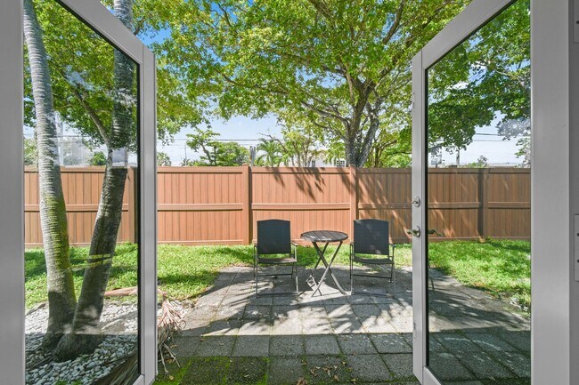 Building Photo - 244 Greymon Dr