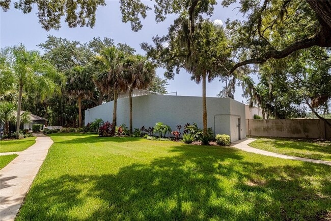 Building Photo - 1404 Northlake Dr
