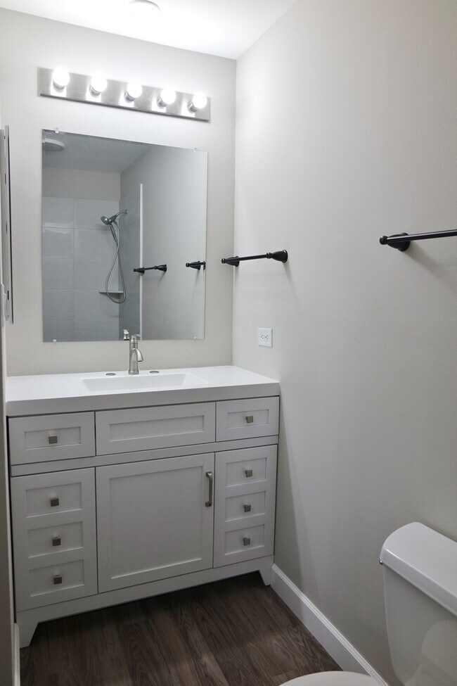 Building Photo - 411 Stevenson Pl