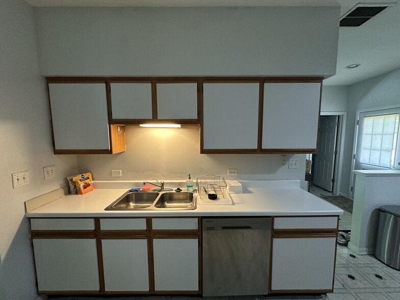 Building Photo - 376 Maidstone Ct
