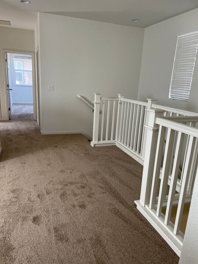 Building Photo - 606 Falling Star Dr