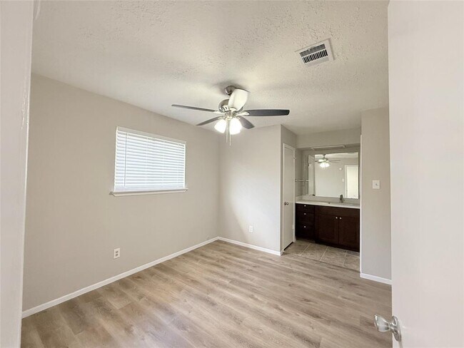 Building Photo - 6624 Westwick Dr