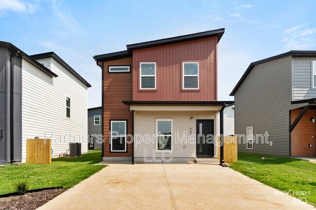 Primary Photo - 940 Illinois Ave