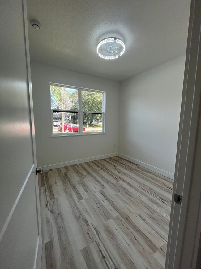 Building Photo - BEAUTIFUL BRAND NEW DUPLEX!!
