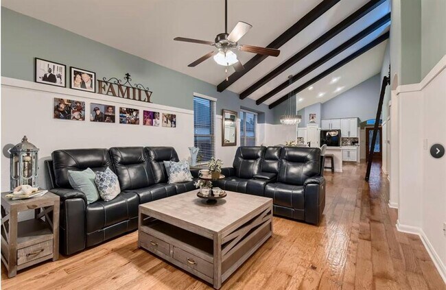 Building Photo - 5301 Scenic Lake Dr