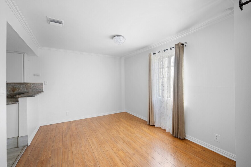 Building Photo - 13203 Vanowen St