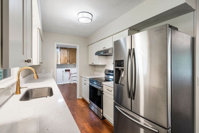 Building Photo - 4267 S Ridgecrest Dr