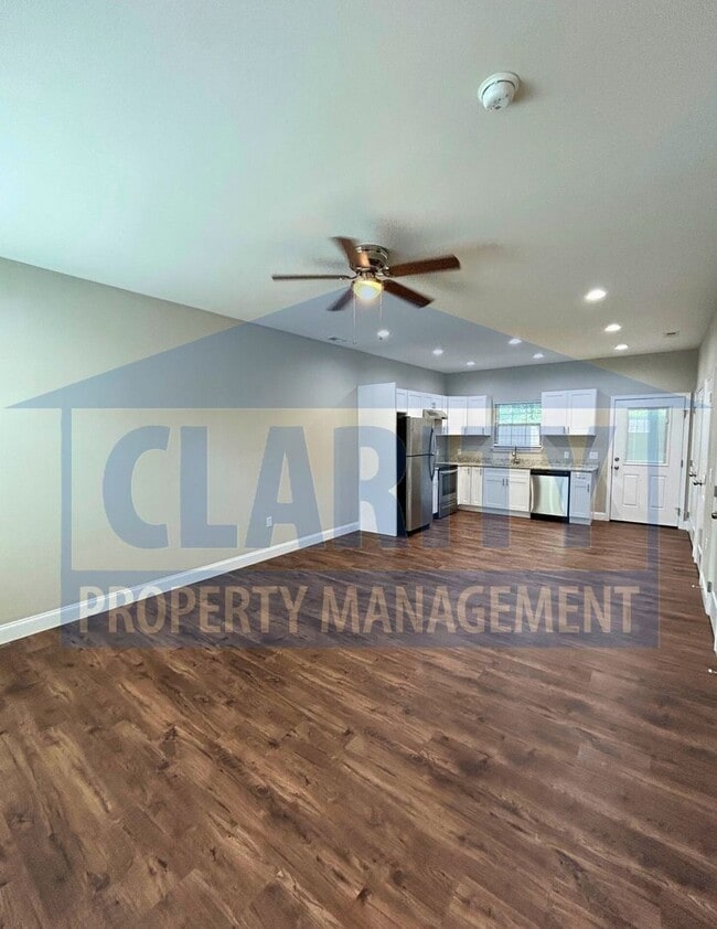 Building Photo - Newly Constructed Townhome!