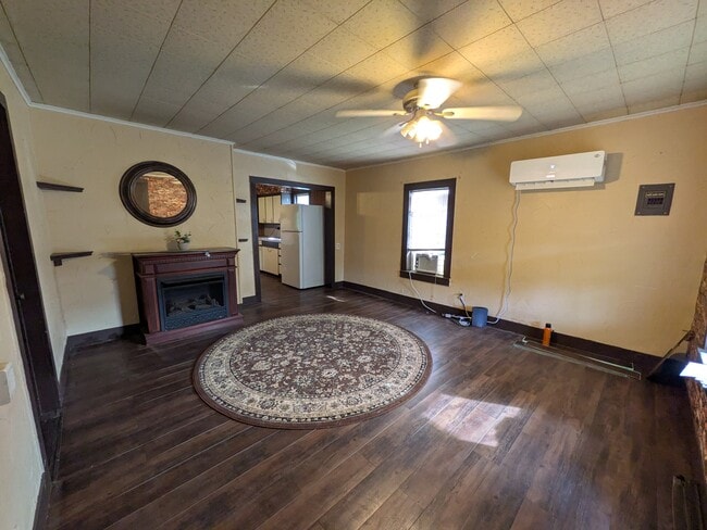 Building Photo - 405 S Skaggs Rd