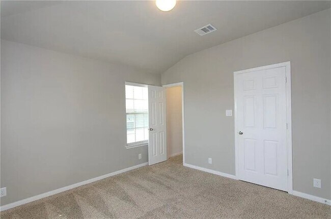 Building Photo - 3101 Davis Ln