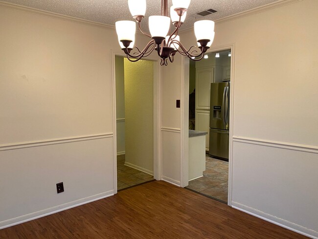 Building Photo - 3 BEDROOM, CORNER LOT