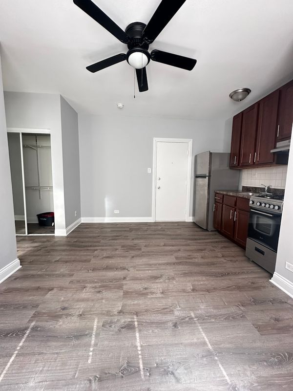 Building Photo - 4756 N Maplewood Ave