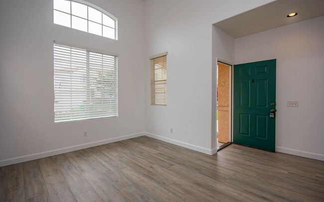 Building Photo - Stunning 3 Bedroom Home in Calavera Hills in Carlsbad