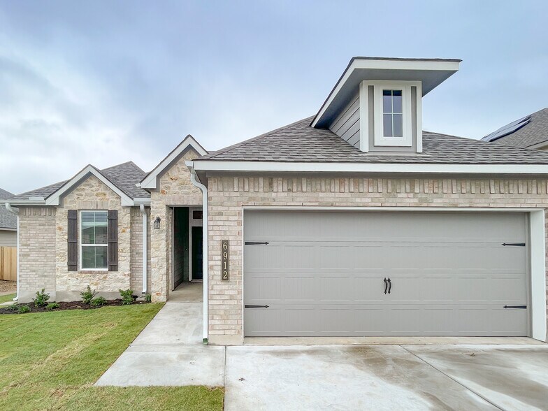 Building Photo - 6912 Llano Dr
