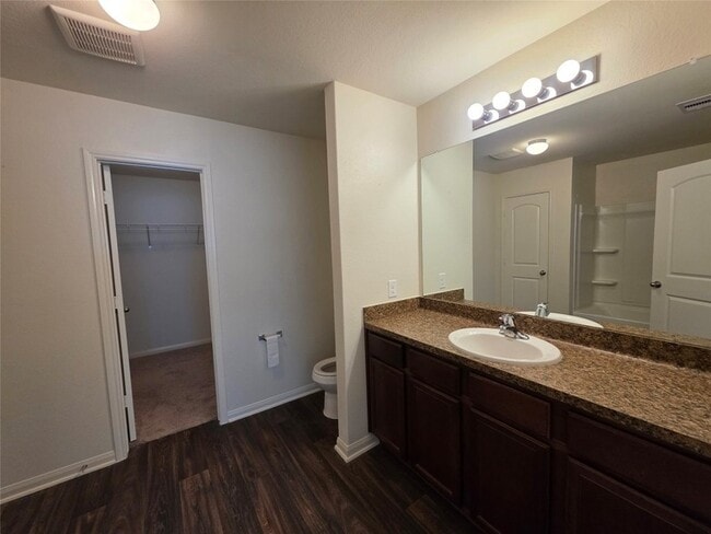 Building Photo - 723 Crystal Lakes Dr