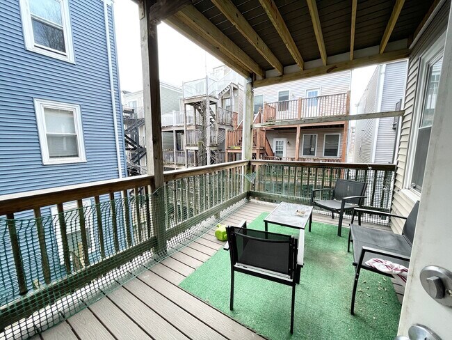 Primary Photo - 33 Rawson St