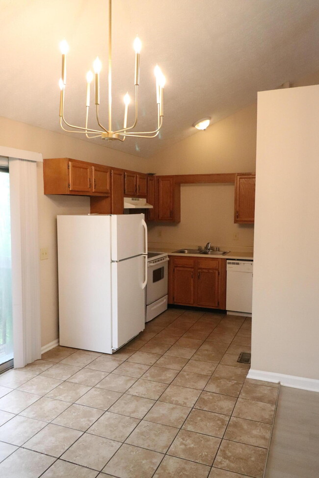 Building Photo - 406 Lakeview Dr