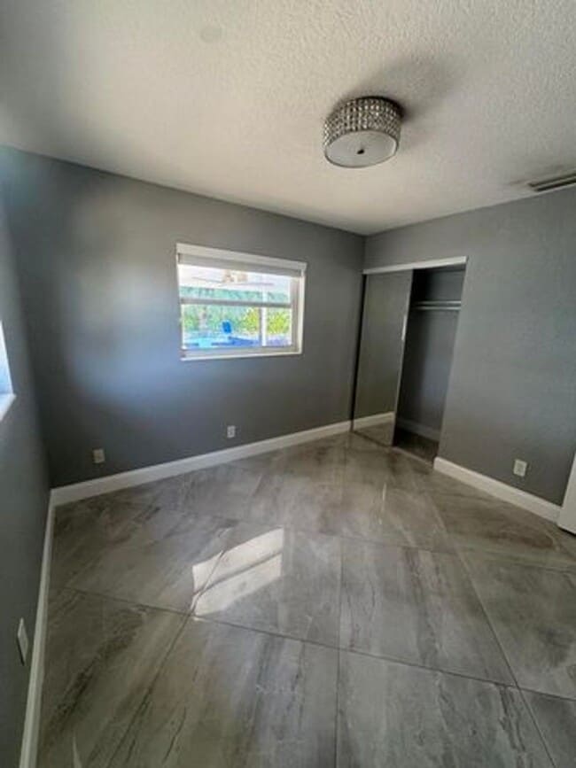 Building Photo - 2591 Rosehaven Rd