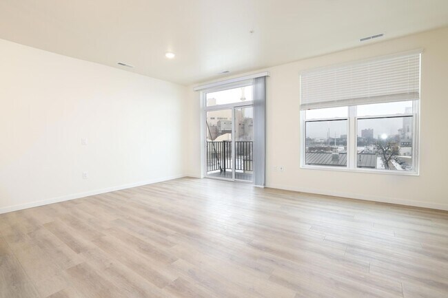 Building Photo - 28 7th St NE