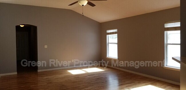 Building Photo - 837 Broxton St