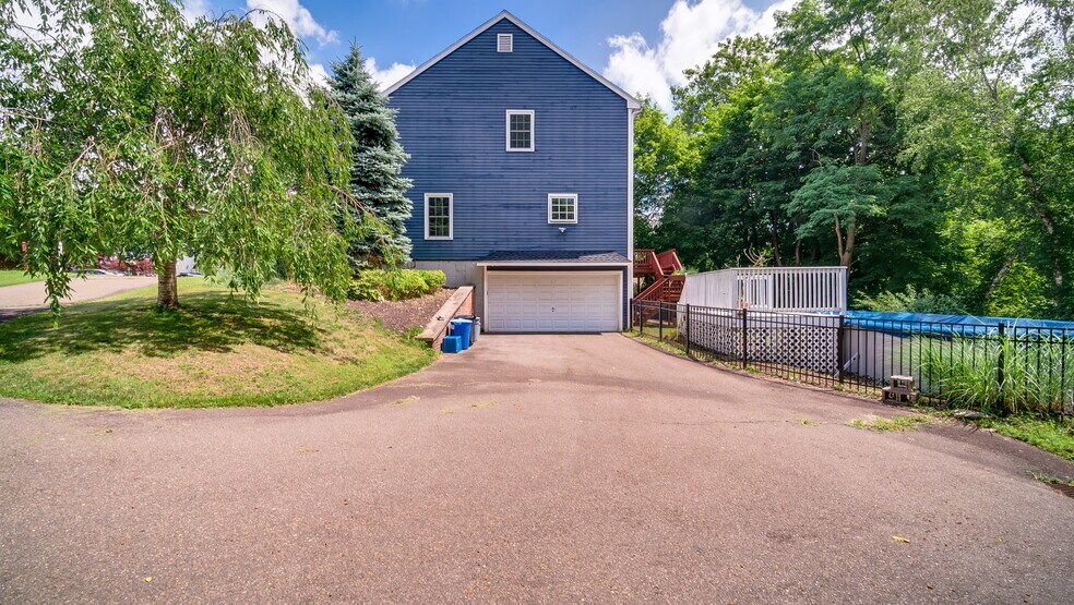 Building Photo - 155 Torsey St