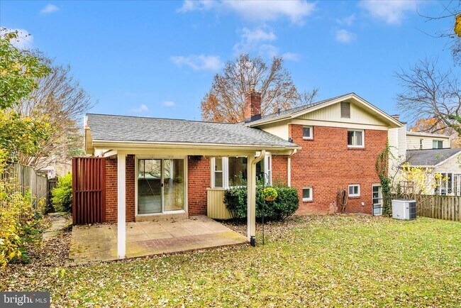 Building Photo - 3906 Montrose Dr