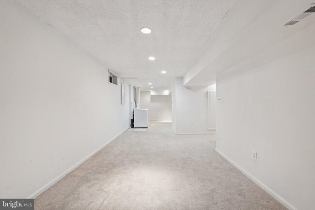 Building Photo - 5413 Tree Line Dr