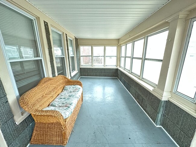 Building Photo - Spacious 3-Bedroom Home Near Jackson High ...