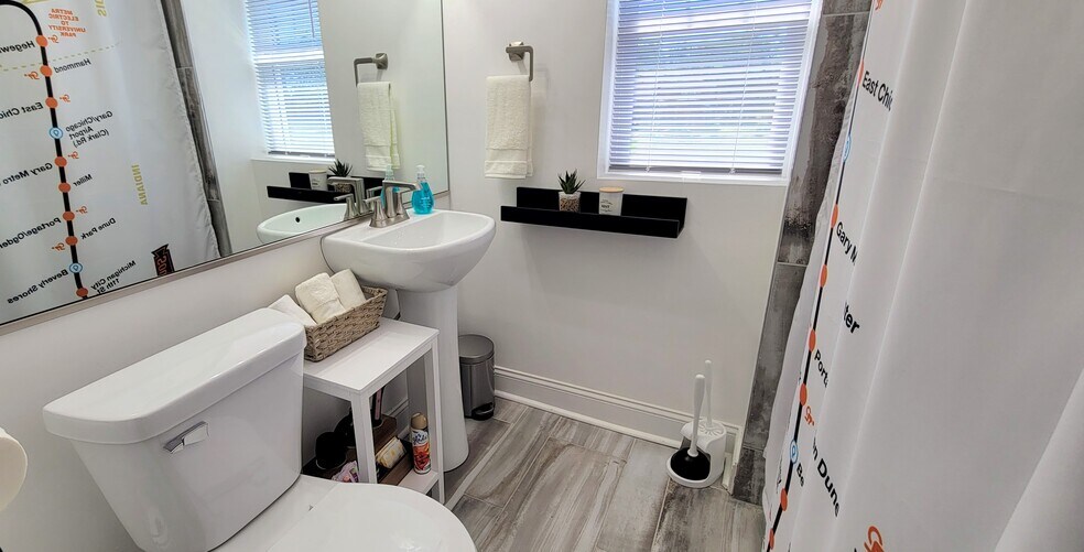 Full Bth - Fully Furnished - 708 Vermont St