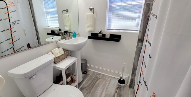 Full Bth - Fully Furnished - 708 Vermont St