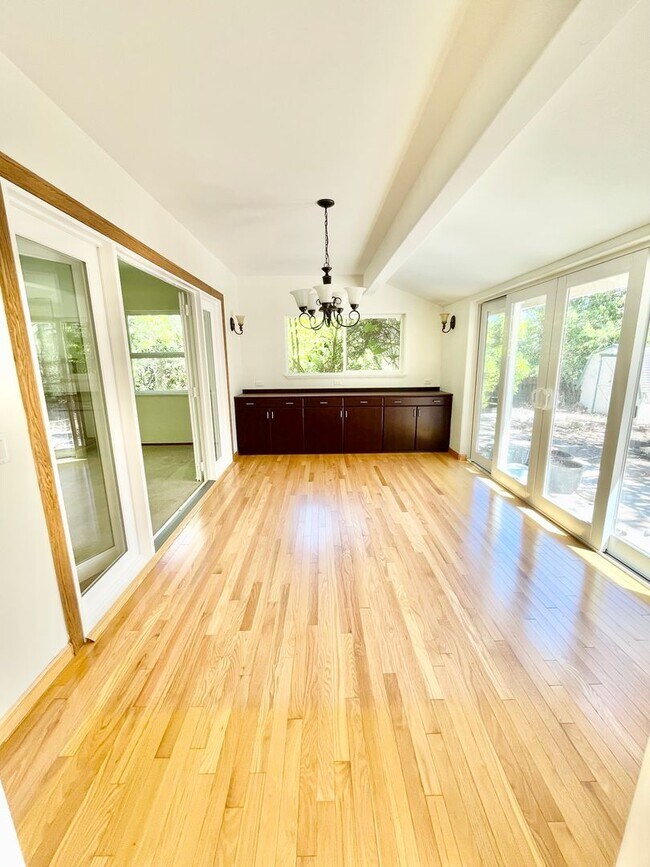 Building Photo - $3,900/month – Rare Country Feel on an Expansive Lot in One of Santa Rosa's Desirable Neighborhoods!