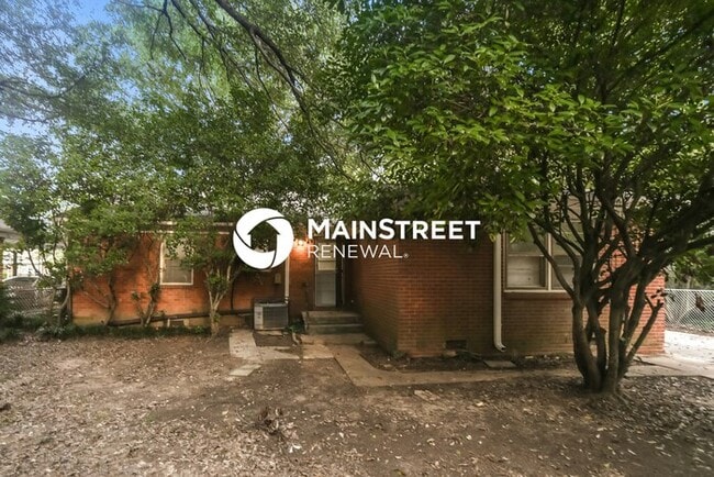 Building Photo - 3 Bedroom Pet-Friendly Home in Memphis, TN with Main Street Renewal