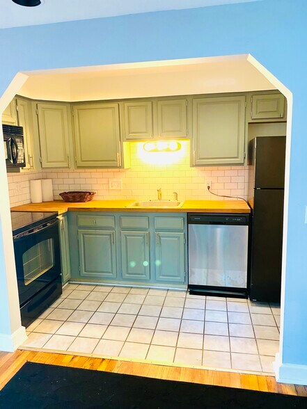 Kitchen - 2311 Maryland Ave