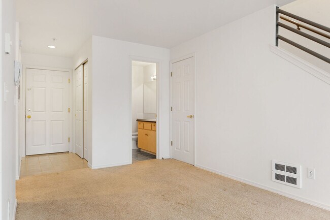 Building Photo - 9221 Interlake Ave N