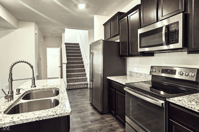 Building Photo - 681 N Crystal Dr