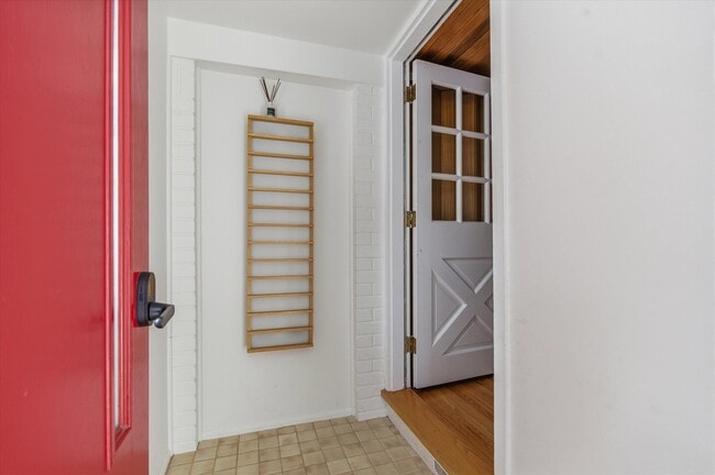 Building Photo - 1510 Barnard Rd