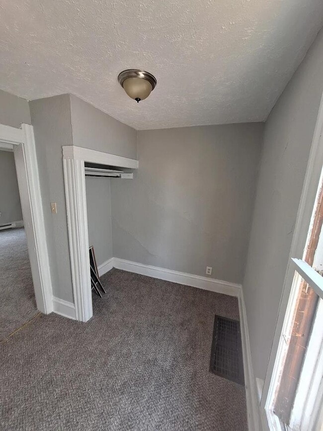 Building Photo - 1031 W 17th St