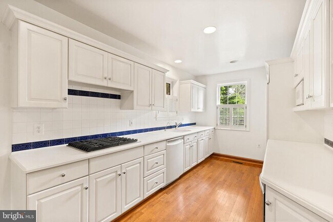 Building Photo - 4530 Dexter St NW