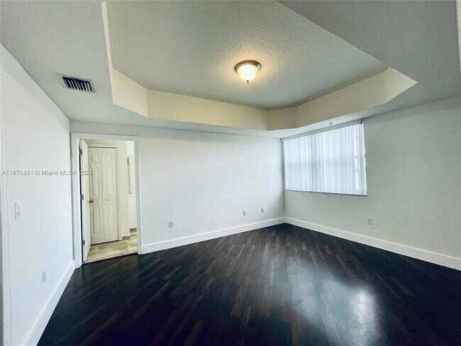 Building Photo - 6560 NW 114th Ave