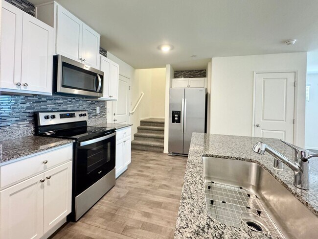Building Photo - 1140 Scarlet Sparrow St