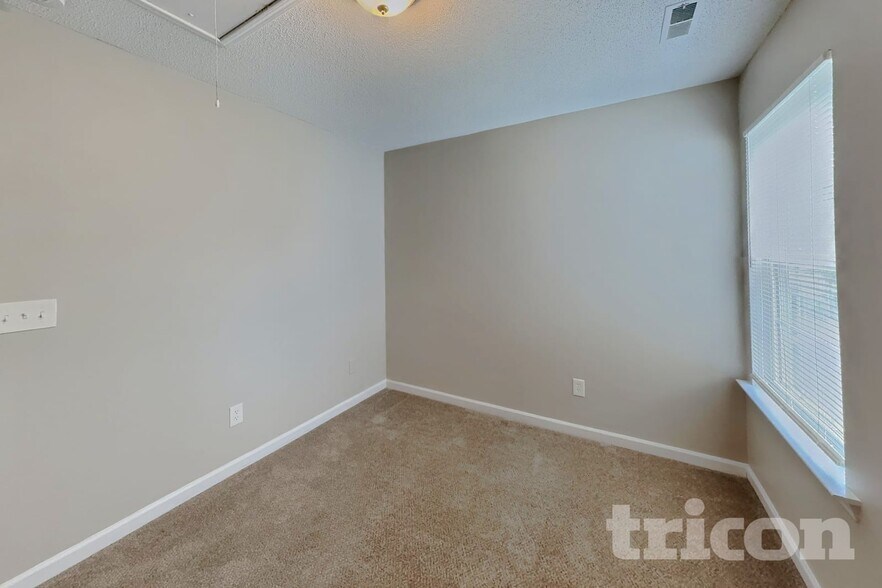 Building Photo - 223 Pebblestone Dr
