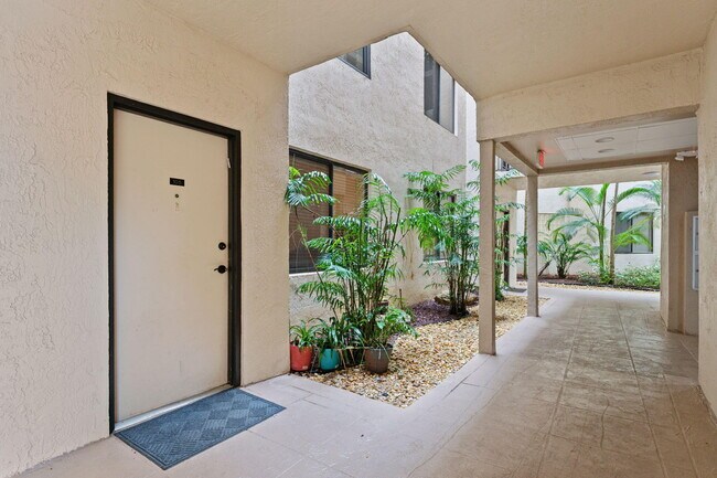 Building Photo - 7546 La Paz Blvd