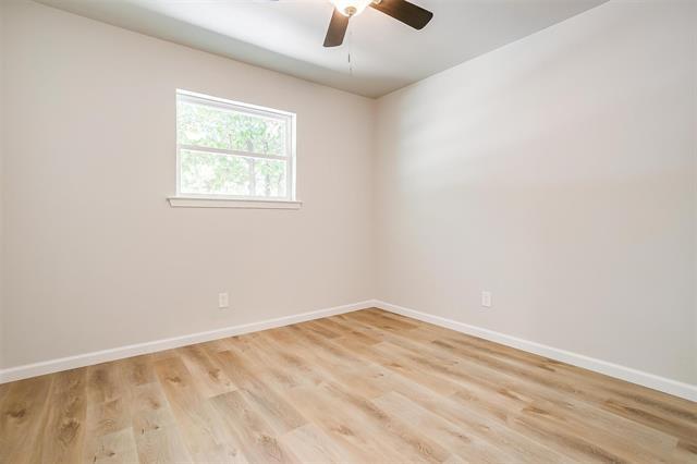 Building Photo - 921 Willow Cir S