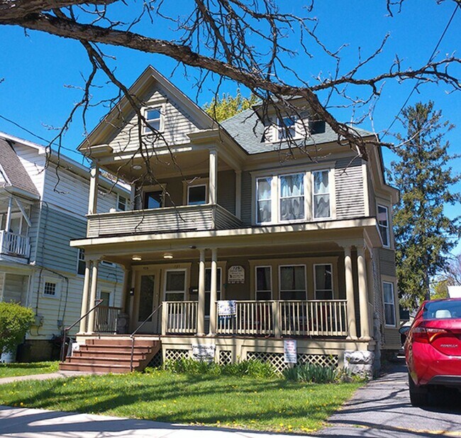 Building Photo - First Floor Flat Close to Campus Off Stree...