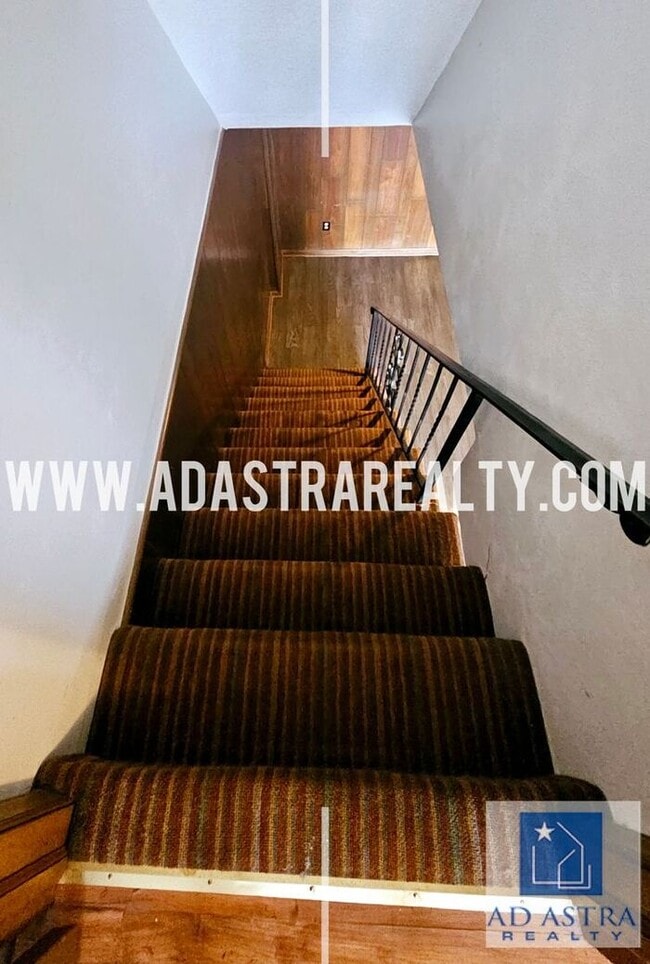Building Photo - Spacious Duplex in Independence-Available ...