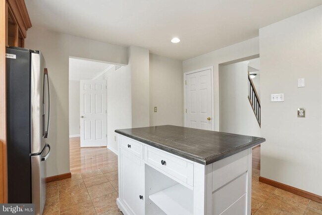 Building Photo - 56 Jasen Dr