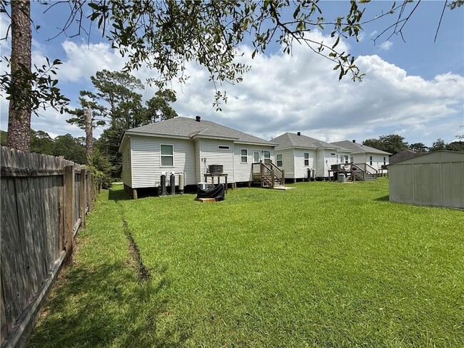 Building Photo - 57415 Oak Ave